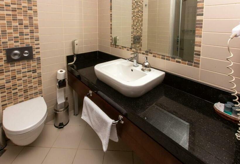 اتاق استاندارد یک نفره, Tuna