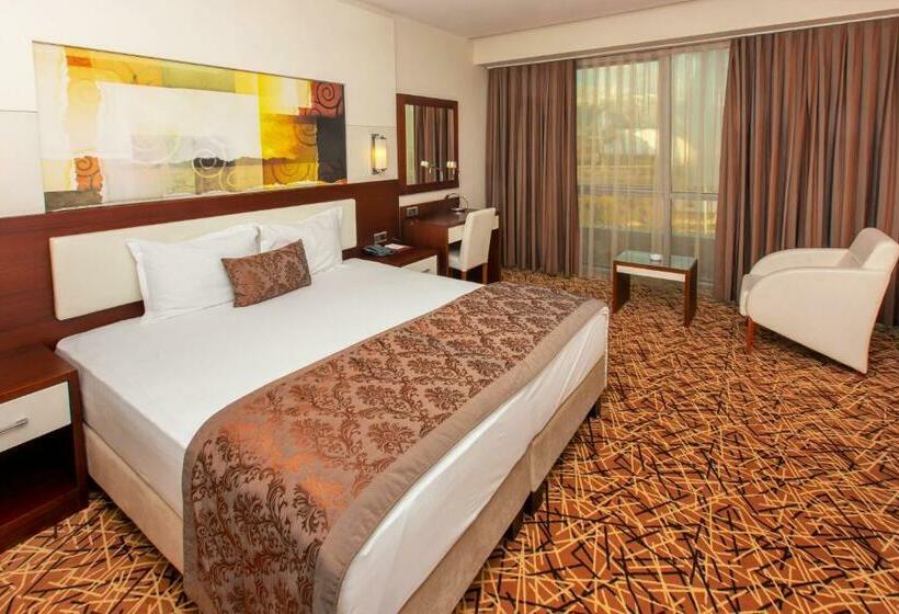 اتاق استاندارد یک نفره, Tuna