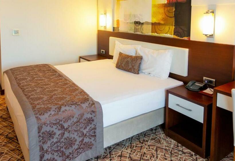 اتاق استاندارد یک نفره, Tuna