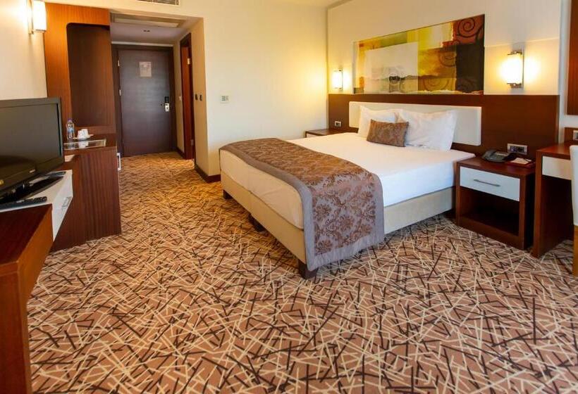 اتاق استاندارد یک نفره, Tuna