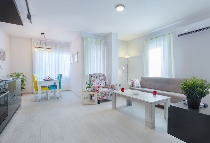 דירת חדר סופריור, Twin Apart