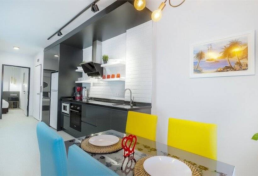 דירת חדר סופריור, Twin Apart