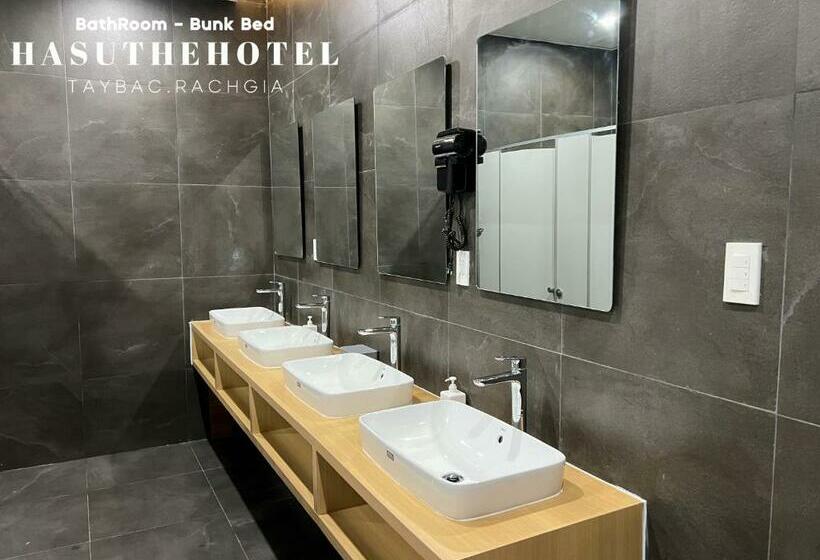 تختخواب در اتاق مشترک, Hasu The Hotel Rach Gia