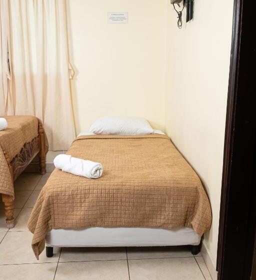 スタンダードルーム, Internacional Palmerola