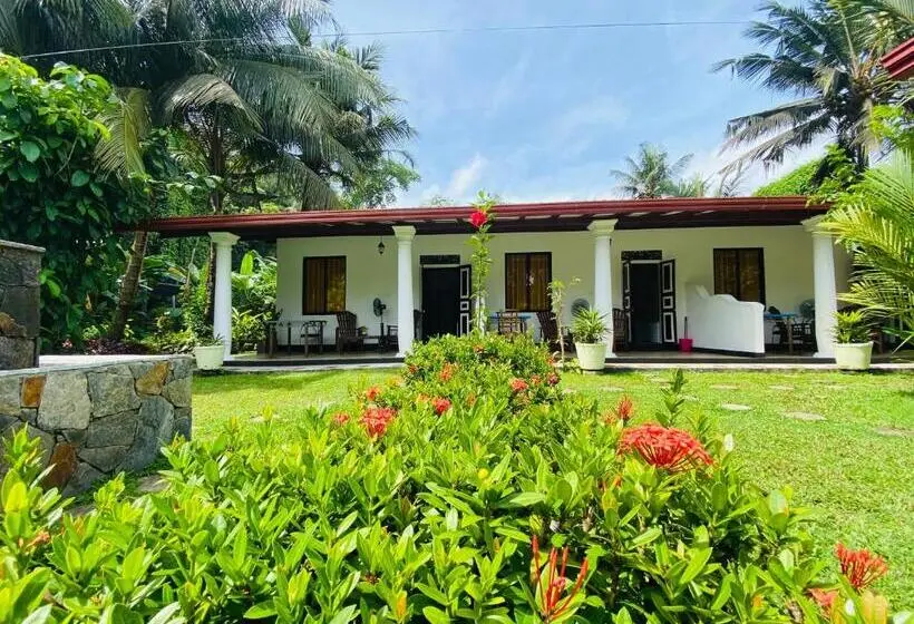 ガーデンビュースタンダードルーム, Nature Villa Unawatuna