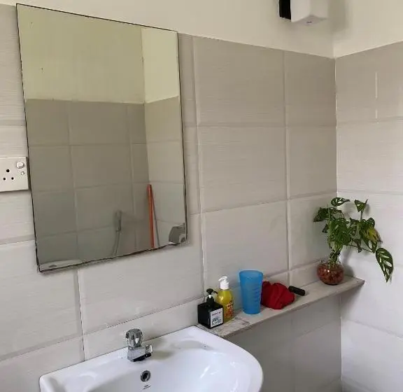 庭の見えるスタンダードトリプルルーム, Nature Villa Unawatuna