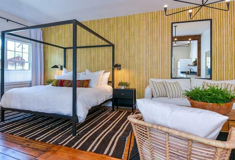 Deluxe Studio, Kubli Haus