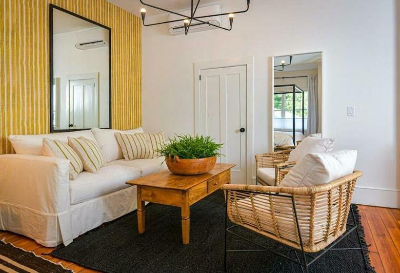 Deluxe Studio, Kubli Haus