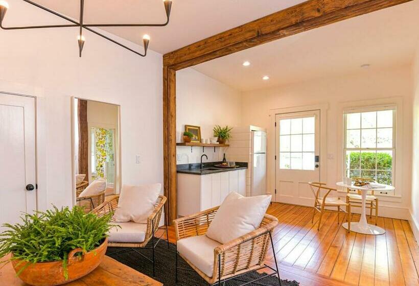 Deluxe Studio, Kubli Haus