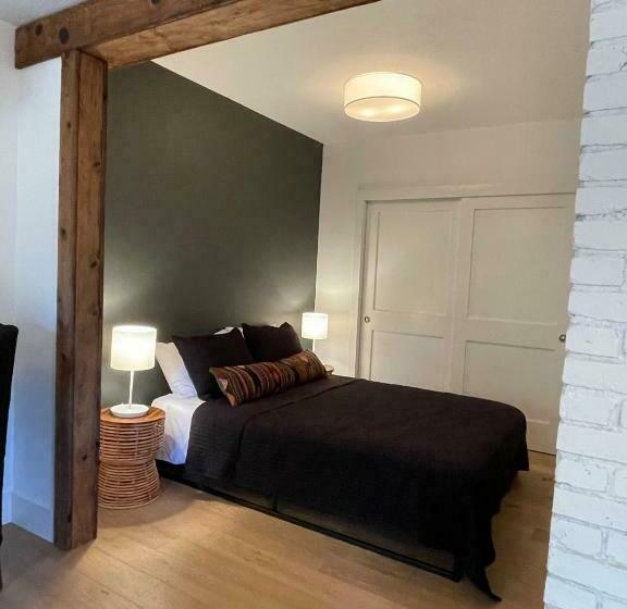 Deluxe Studio, Kubli Haus