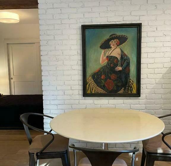 Deluxe Studio, Kubli Haus