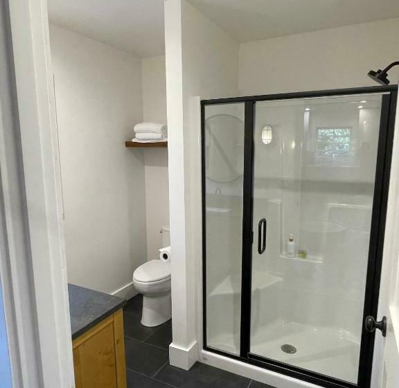 Deluxe Studio, Kubli Haus