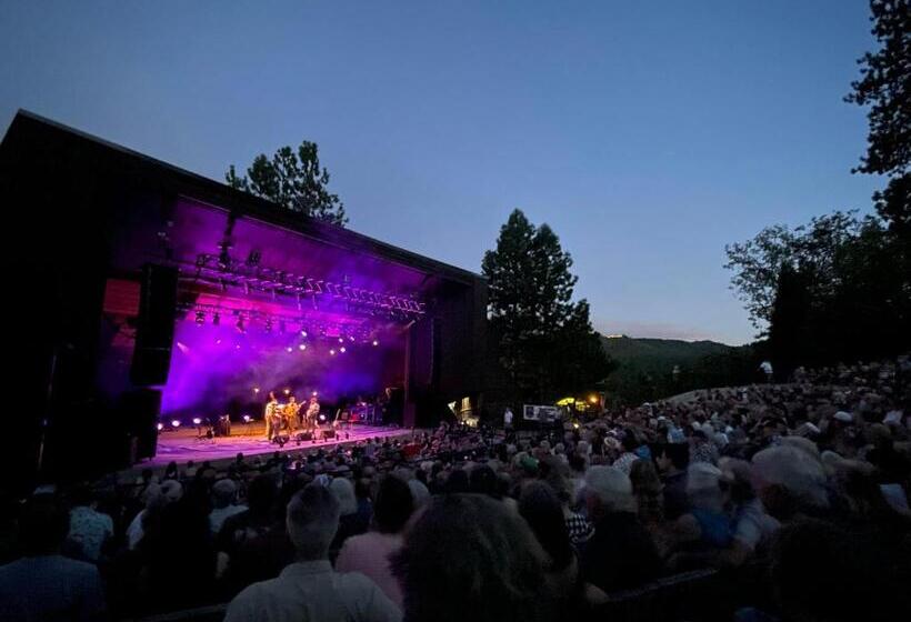 Deluxe Studio, Kubli Haus