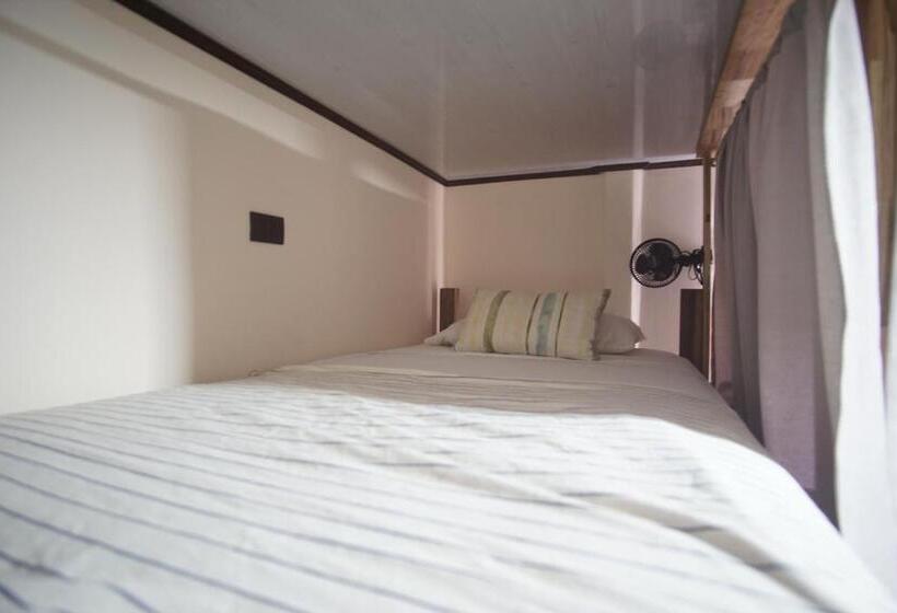 공동 객실, Argdivan Hostel