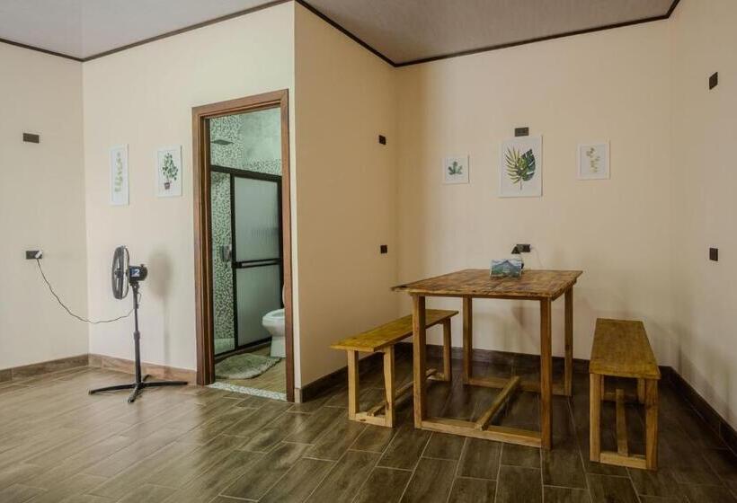 شقة غرفة نوم واحدة مزودة بشُرفة, Argdivan Hostel