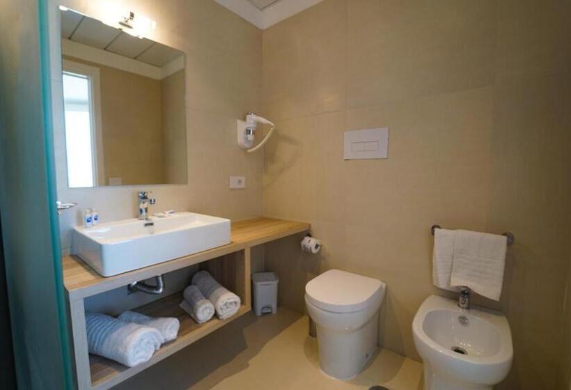 스탠다드 트리플 룸 가든 전망, Eleamare Resort