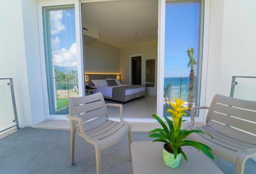 Четырехместный Номер Стандарт Вид на Море, Eleamare Resort