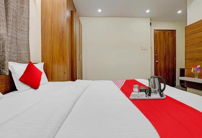 חדר קלאסי לשלושה, O The Silver Nest