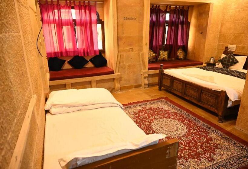 高级家庭房间, Navodaya Jaisalmer