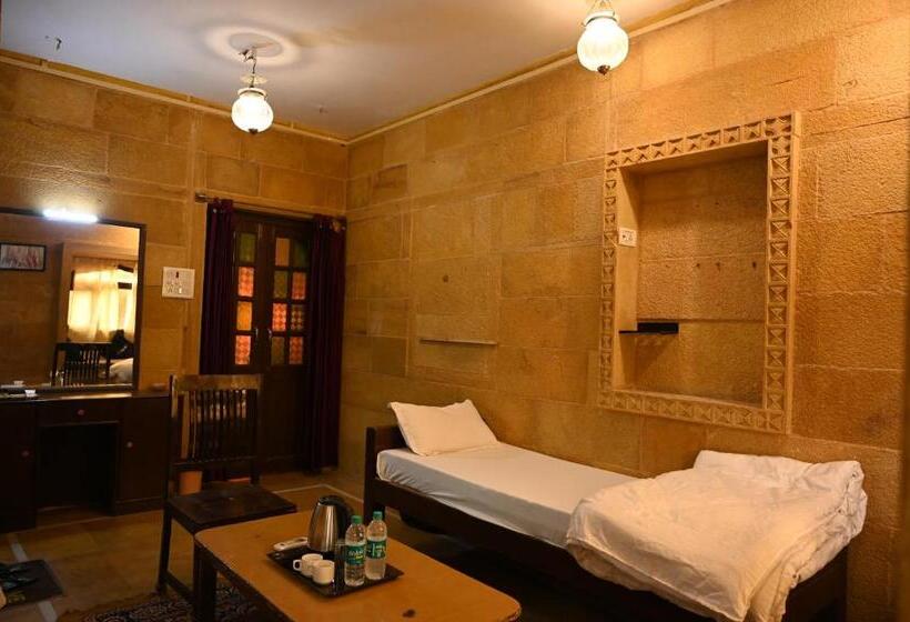 高级家庭房间, Navodaya Jaisalmer
