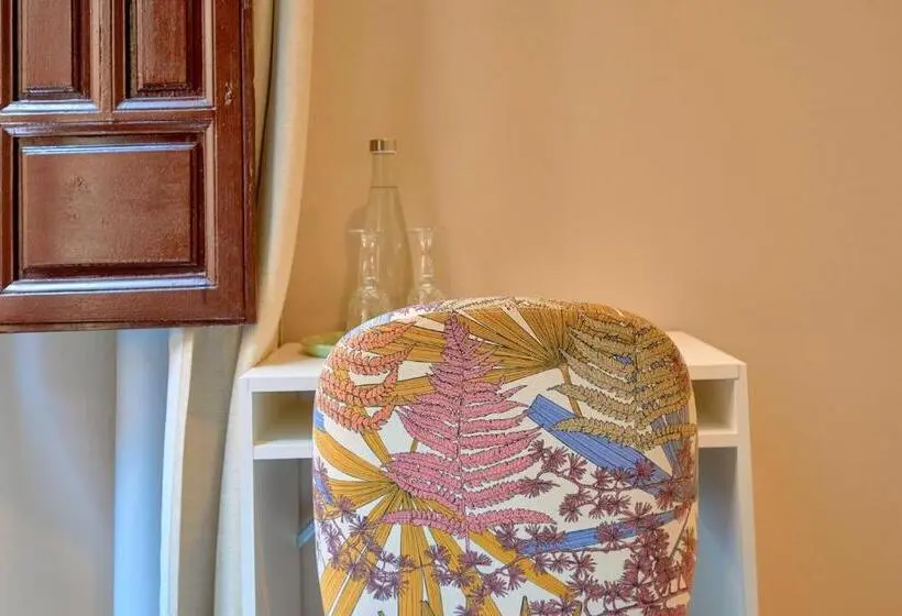 اتاق عادی, Casa Vestali