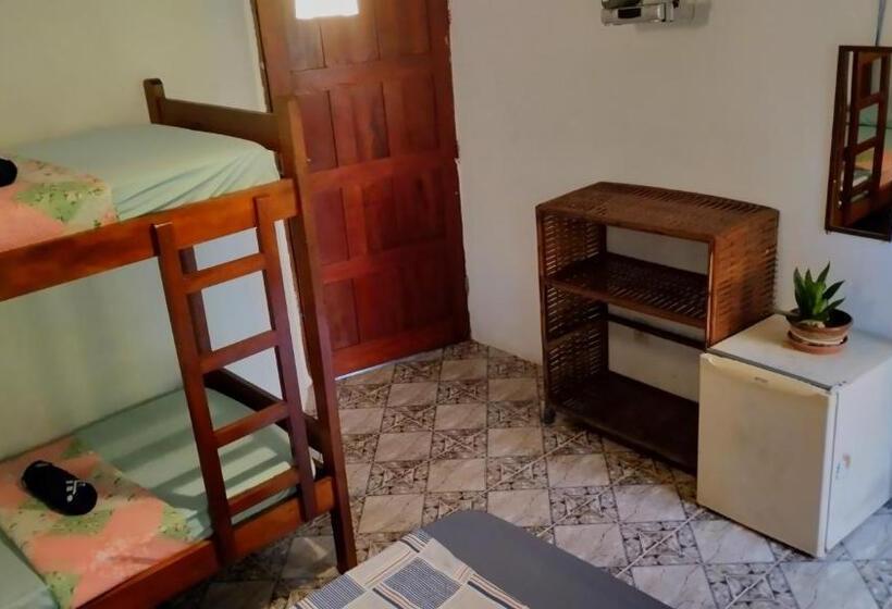 Balkonlu 4 kişilik Standart Oda, Jurema Hostel