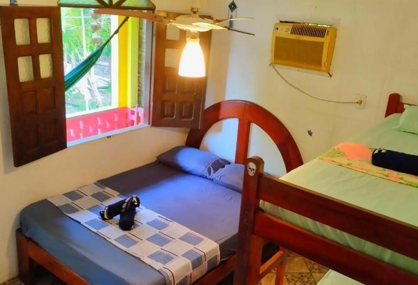 Balkonlu 4 kişilik Standart Oda, Jurema Hostel