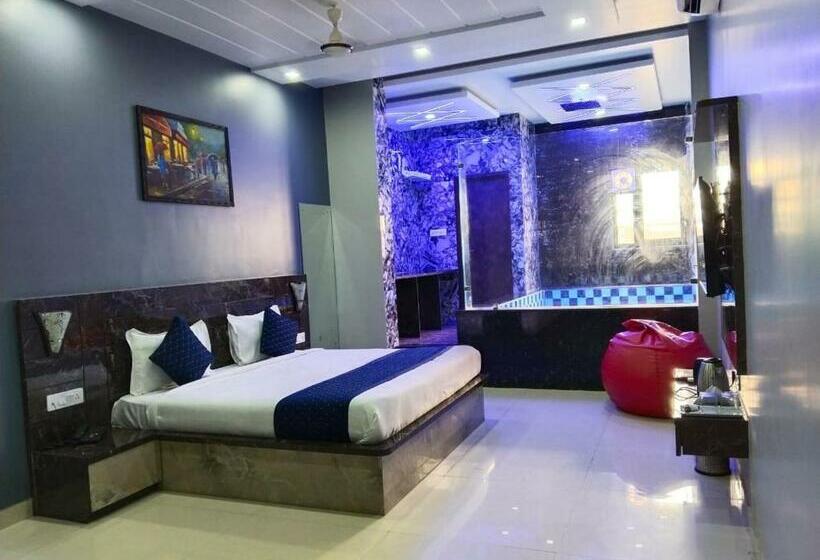 Suite with Pool, Keptown