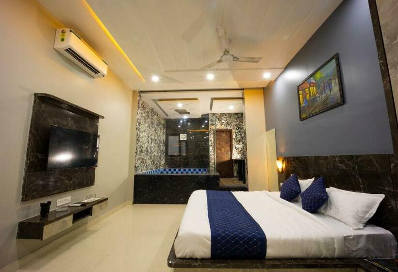 Suite with Pool, Keptown