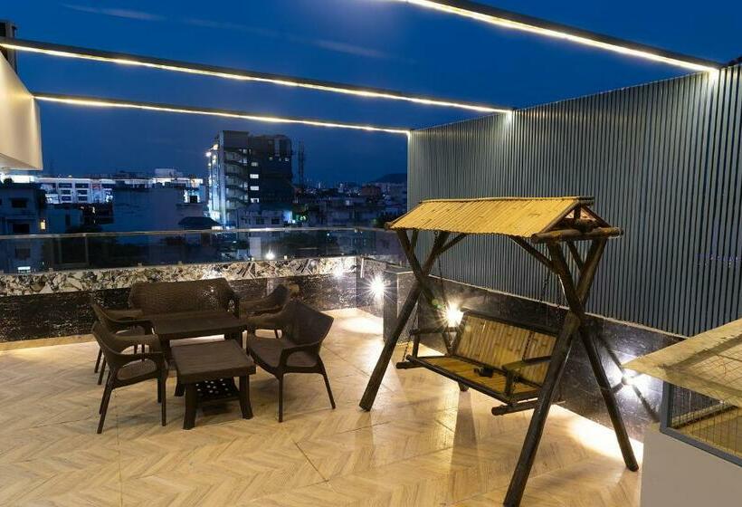 Suite with Pool, Keptown