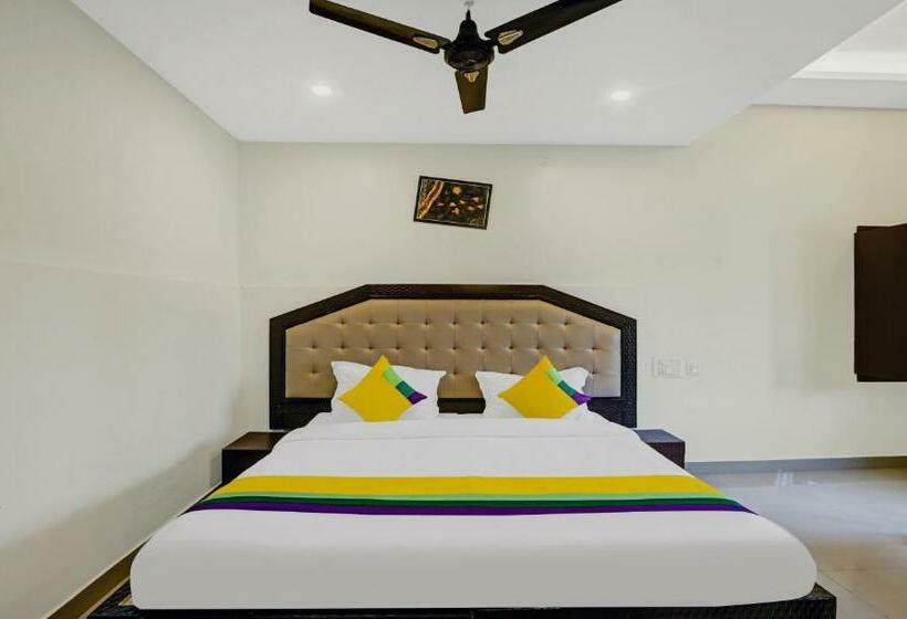 Номер Стандарт, Itsy Hotels Regalia Grand, 500 Mtrs From Madikeri Fort