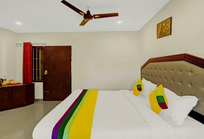 Номер Стандарт, Itsy Hotels Regalia Grand, 500 Mtrs From Madikeri Fort