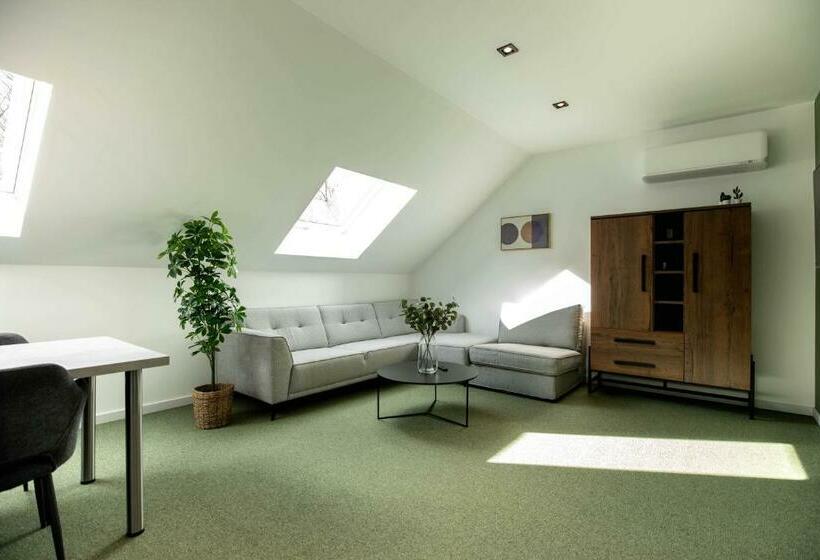 جناح ديلوكس, City Housing Genk