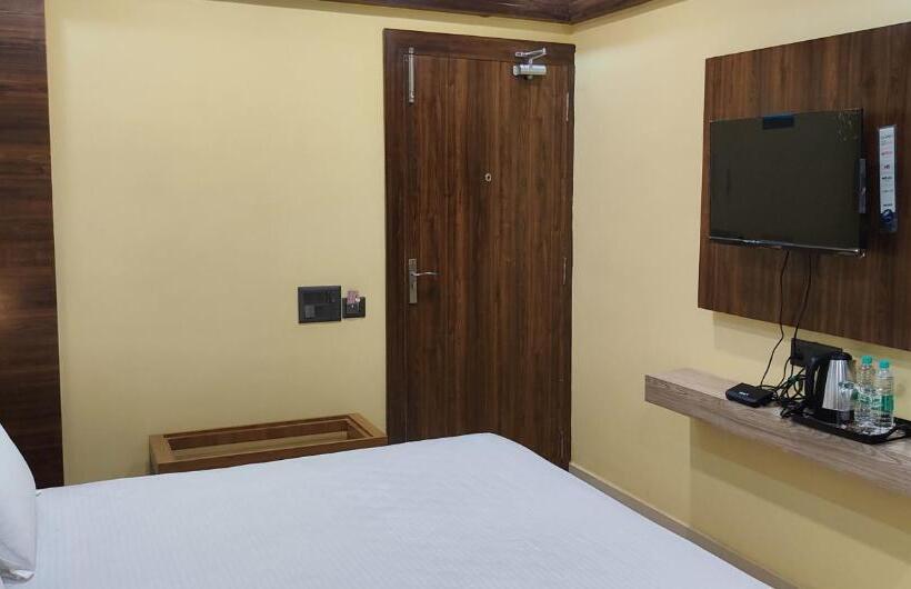 Номер Deluxe, Staymaker Hotel Bhagwan   Only Indian Citizens Allowed