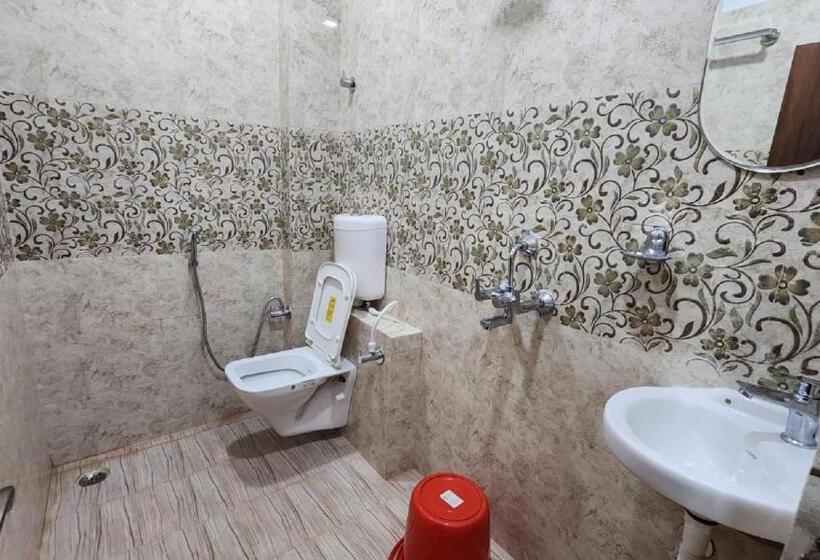 Номер Deluxe, Staymaker Hotel Bhagwan   Only Indian Citizens Allowed