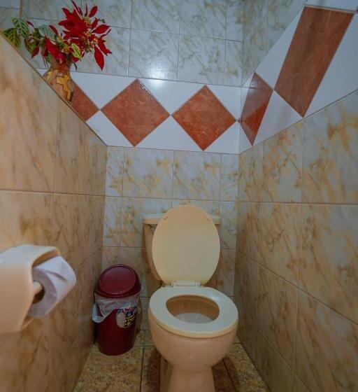 اتاق لوکس, Yacumama Santa Teresa