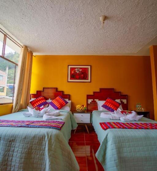 اتاق خانوادگی, Yacumama Santa Teresa