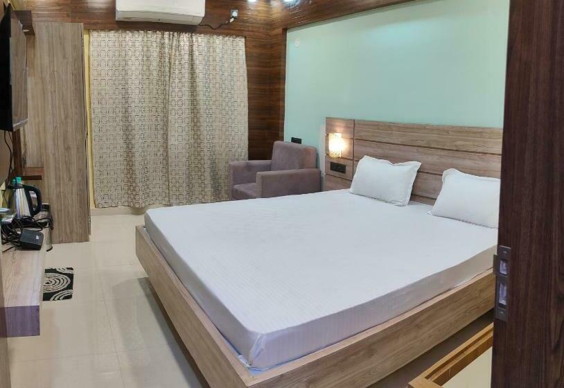 Номер Deluxe, Staymaker Hotel Bhagwan   Only Indian Citizens Allowed