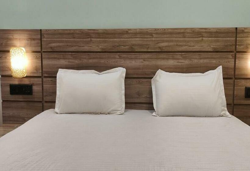 Номер Deluxe, Staymaker Hotel Bhagwan   Only Indian Citizens Allowed