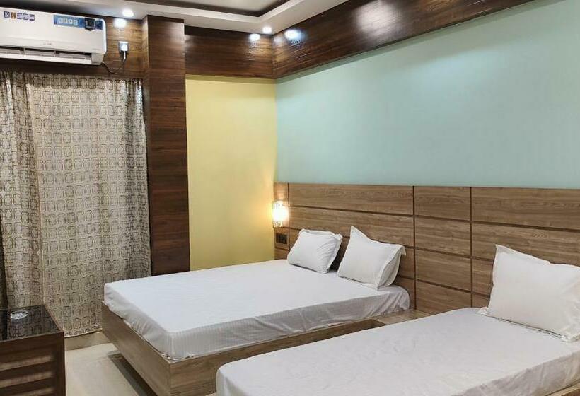 Номер Deluxe, Staymaker Hotel Bhagwan   Only Indian Citizens Allowed