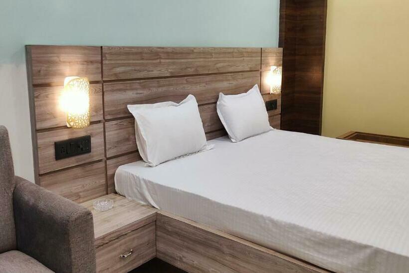 Номер Deluxe, Staymaker Hotel Bhagwan   Only Indian Citizens Allowed