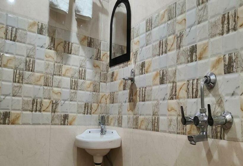 Номер Deluxe, Staymaker Hotel Bhagwan   Only Indian Citizens Allowed