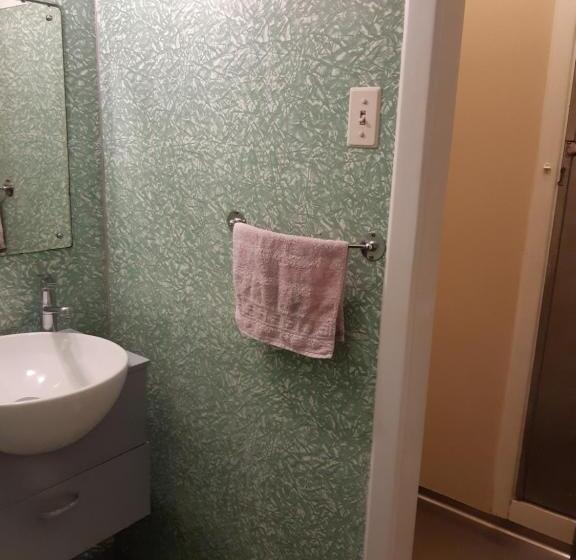 חדר סטנדרט חדר אמבטיה משותף, Ariki Backpackers