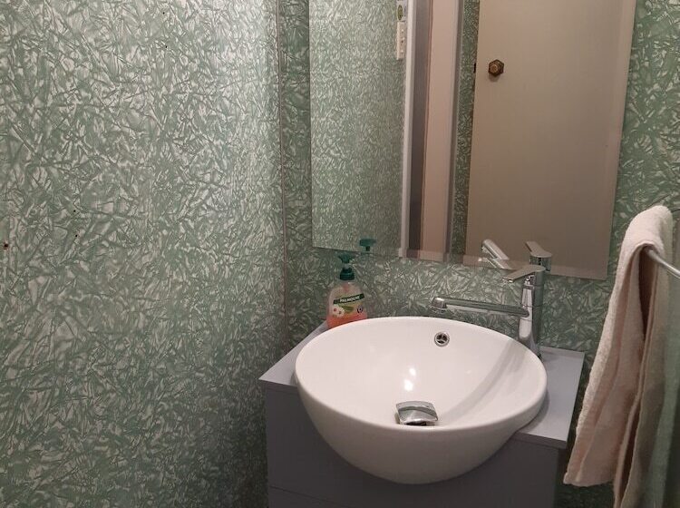 חדר סטנדרט חדר אמבטיה משותף, Ariki Backpackers