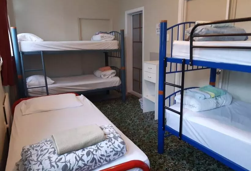 ルームシェアのワンベッド, Ariki Backpackers