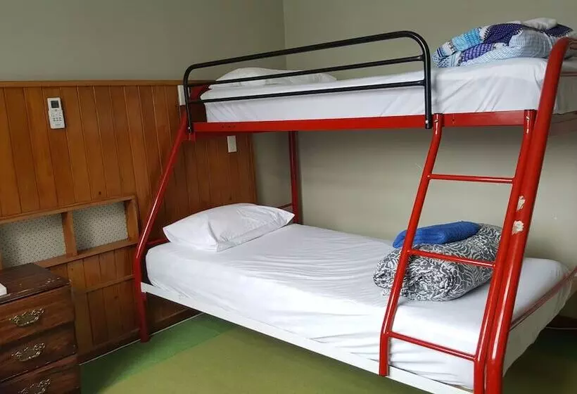 ルームシェアのワンベッド, Ariki Backpackers