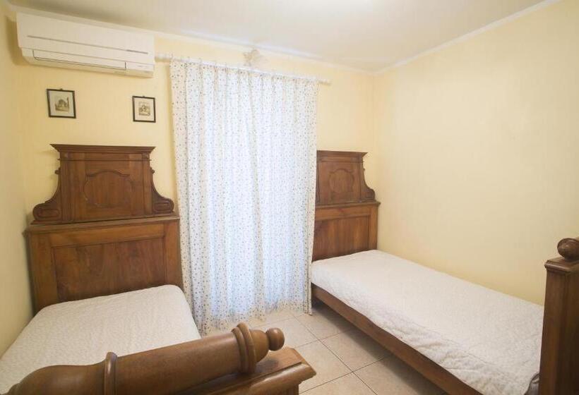 اتاق لوکس چهار تخته, Casa Oasa