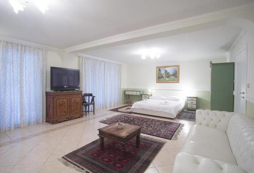 سوییت با چشمانداز استخر, Casa Oasa