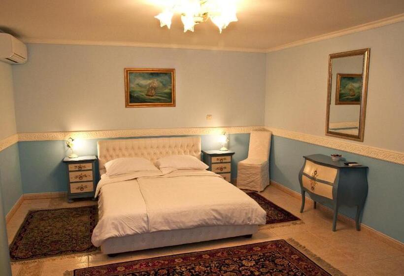 اتاق استاندارد سه تخته با چشمانداز استخر, Casa Oasa