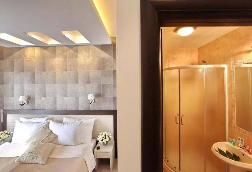 اتاق استاندارد سه نفره, Garni Hotel Vozarev